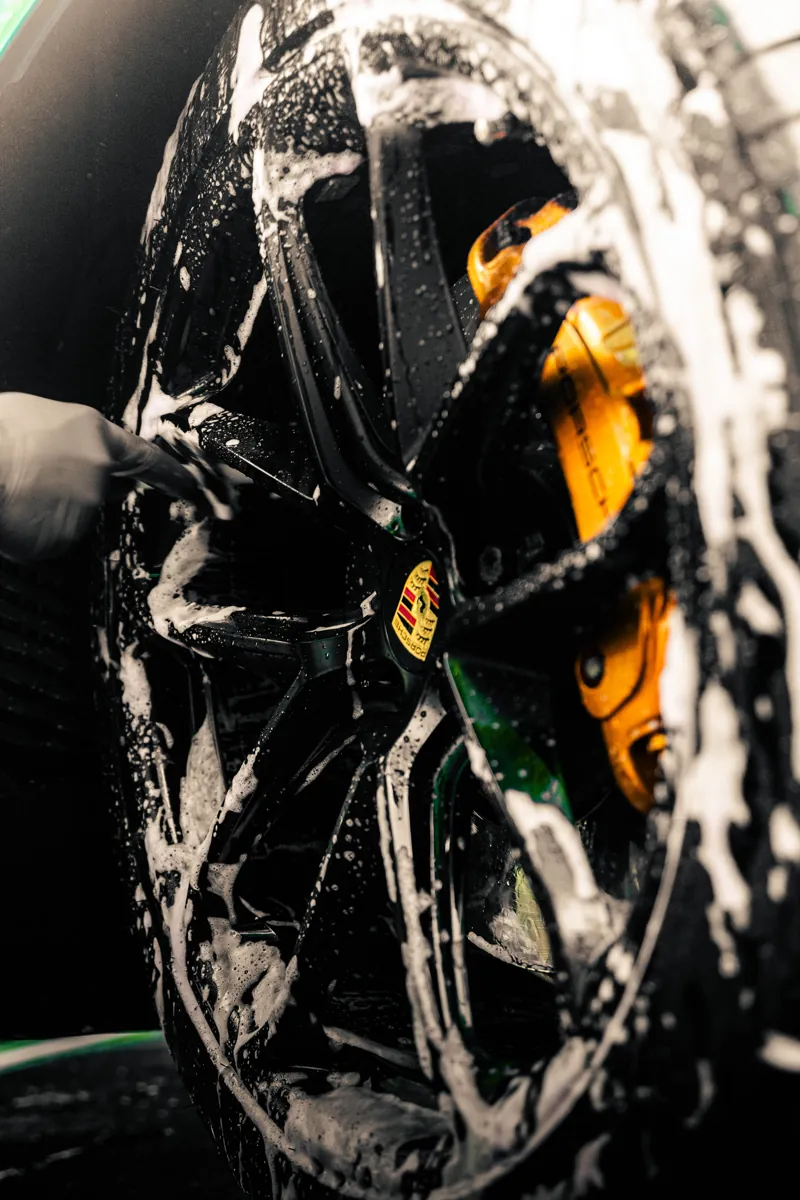 Wheel deep clean - Porsche Macan GTS